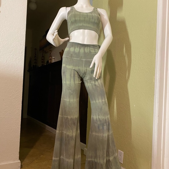 2 pieces bell bottom and top inseam 34 inches - Picture 5 of 12